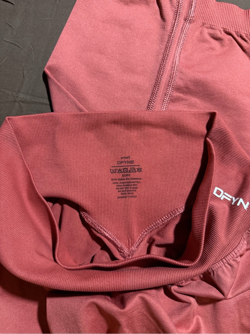 DFYNE Defy Raspberry Leggings - Picture 3 of 3
